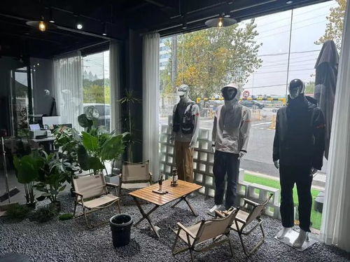 江苏小伙用塑料生产衣服,年销千万元,热销欧美成为头部商家