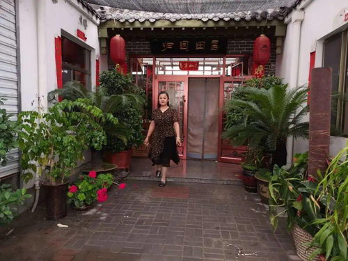 农家乐 村民勤劳致富，奔向小康新生活